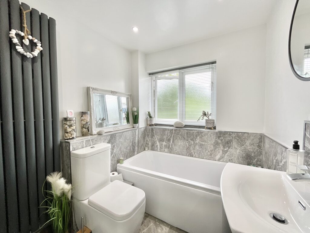 Sandon Road, Cresswell, ST11