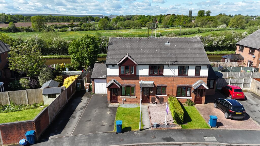 Melrose Avenue, Stone, ST15