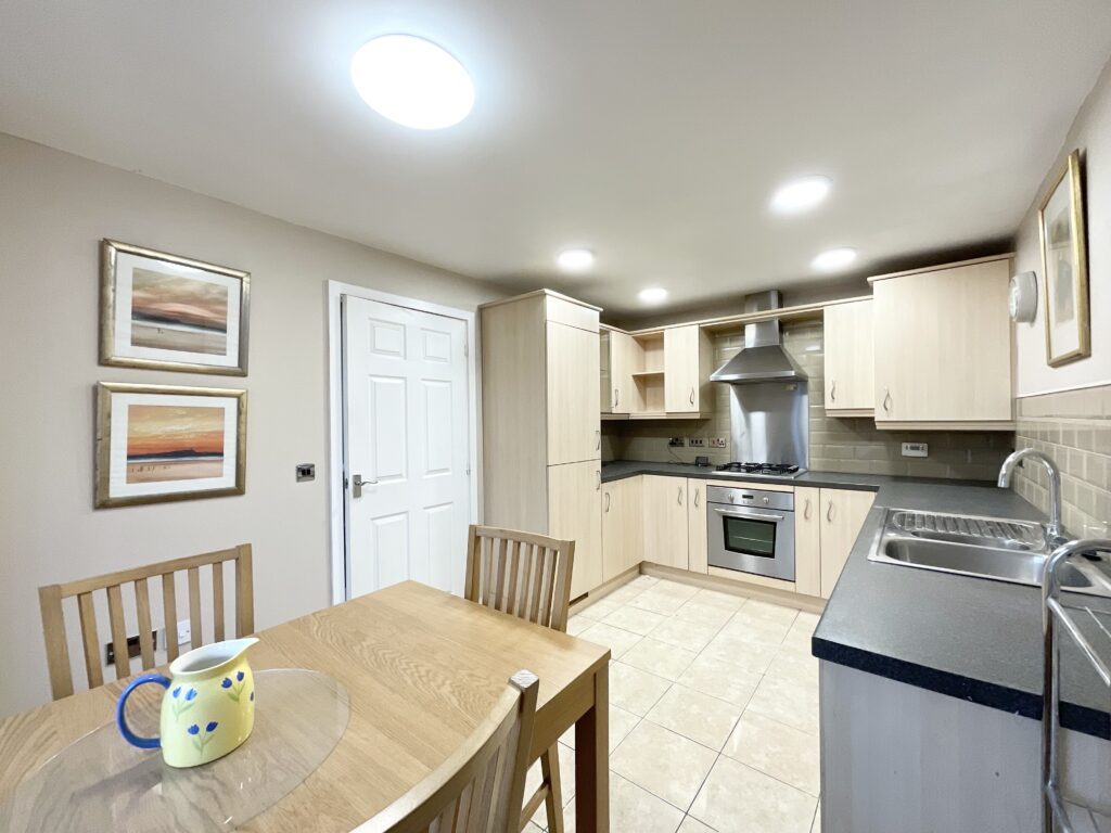 Beacon Rise, Stone, ST15