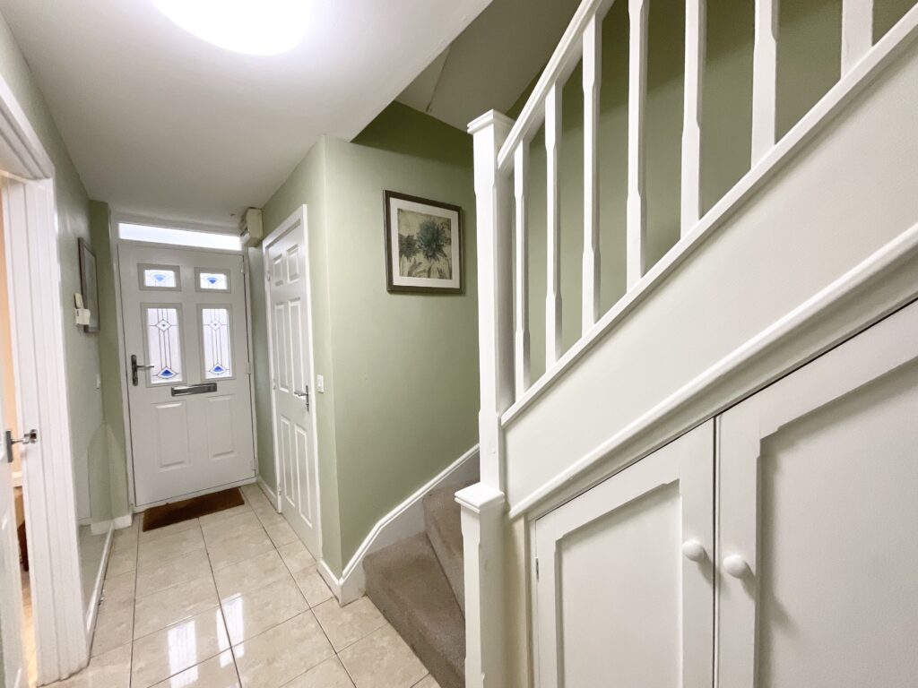 Beacon Rise, Stone, ST15