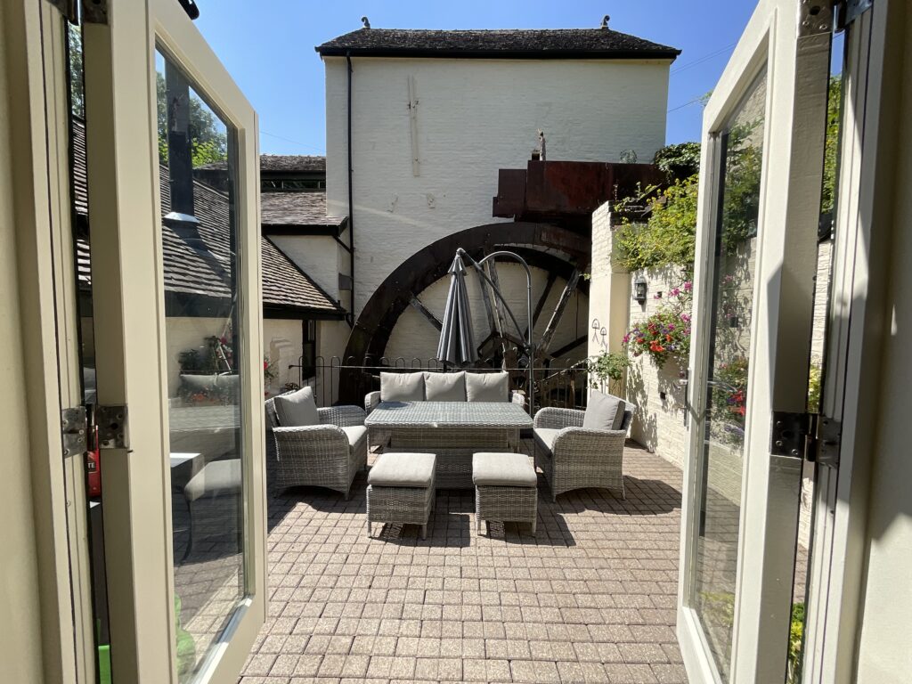 Nicholls Lane, Oulton, ST15