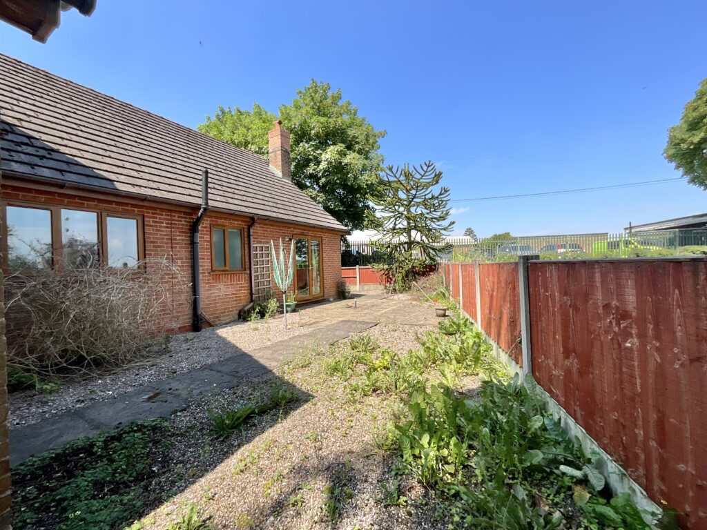 Leek Road, Cheadle, ST10