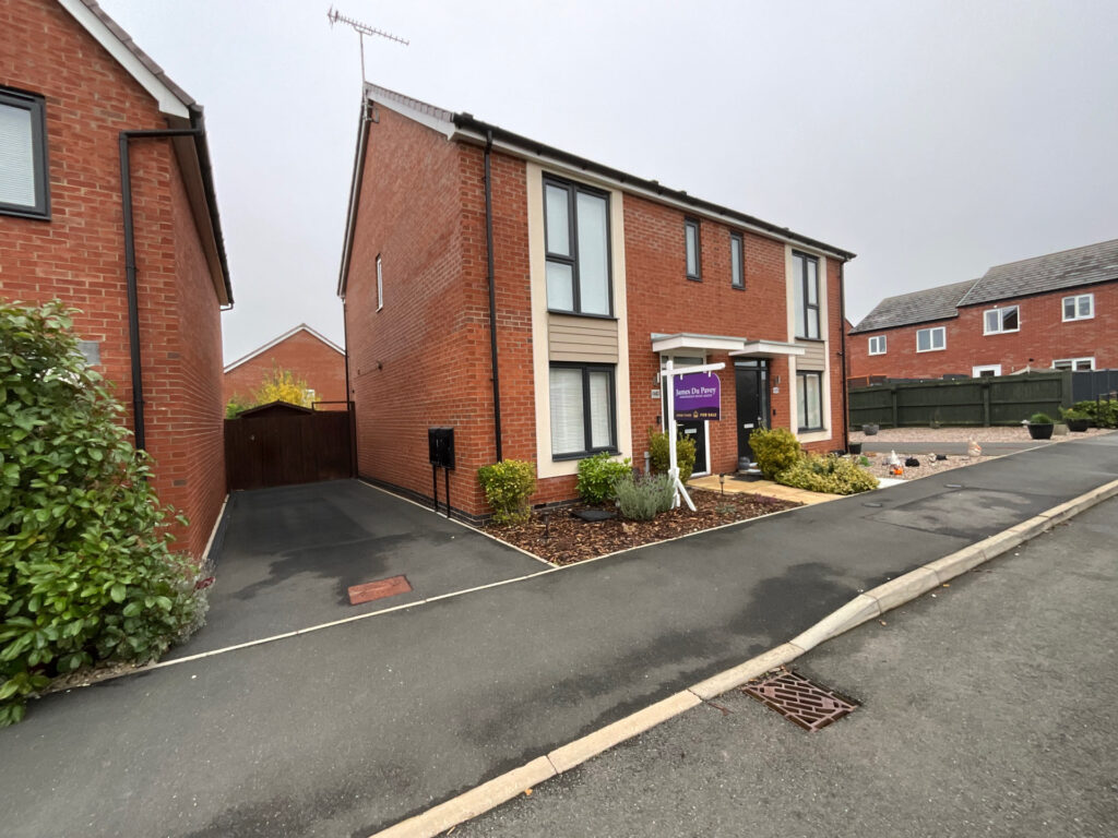 Ivinson Way, Bramshall, ST14
