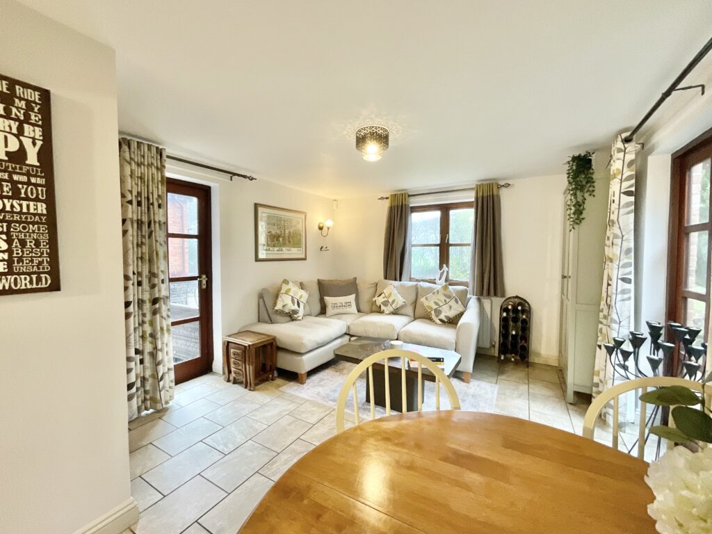 Moss Lane, Hilderstone, ST15