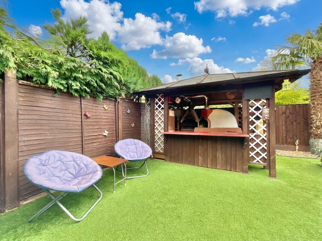 Holyrood Drive, Wistaston, CW2