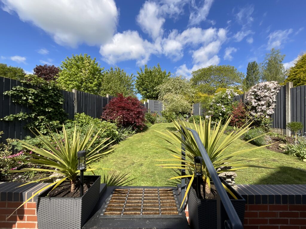 Rock Crescent, Oulton, ST15