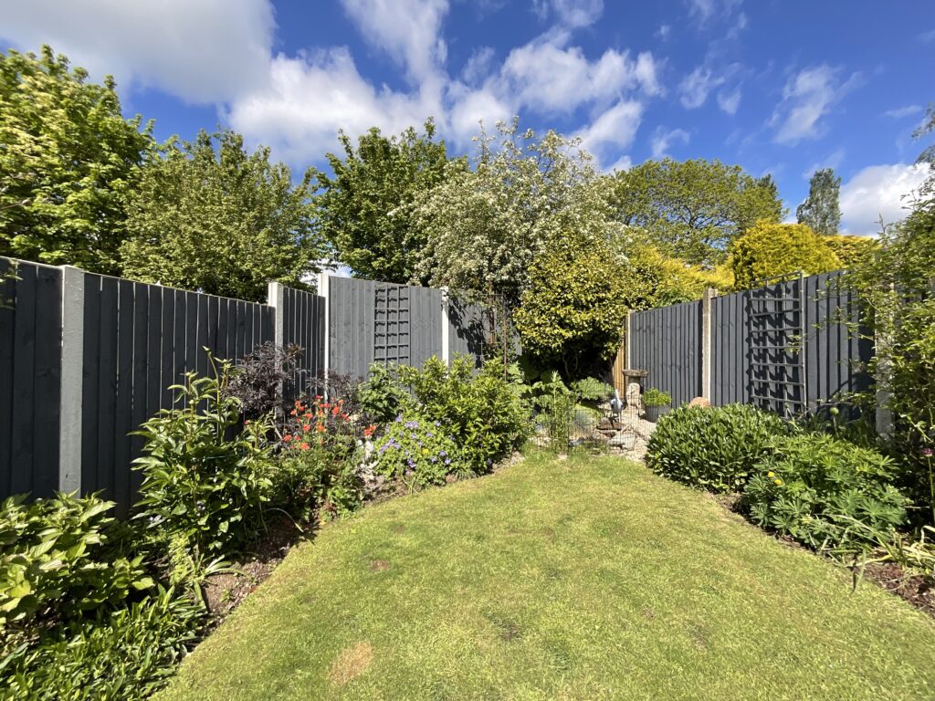 Rock Crescent, Oulton, ST15