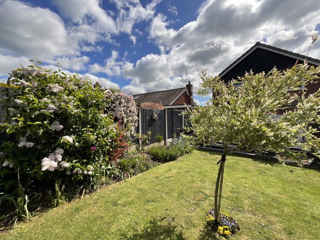 Rock Crescent, Oulton, ST15