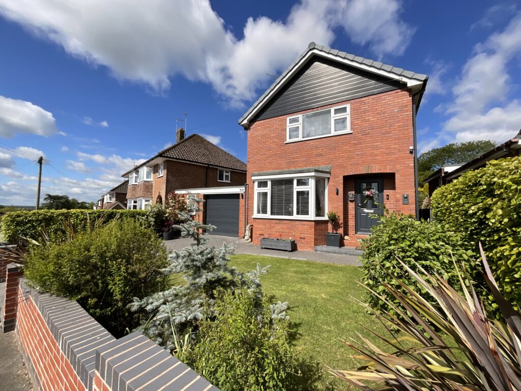Rock Crescent, Oulton, ST15