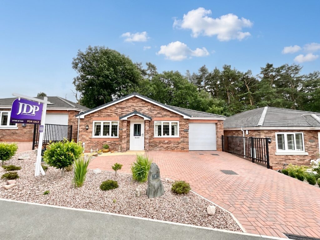Burnt Oaks Place, Loggerheads, TF9