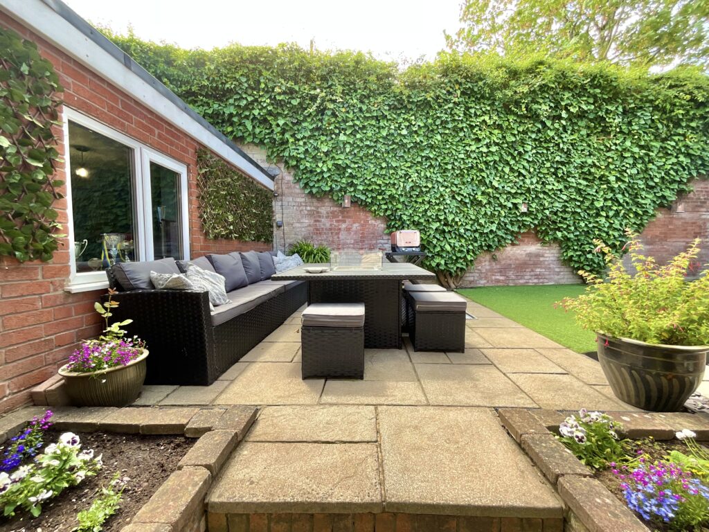 Glen Drive, Alton, ST10