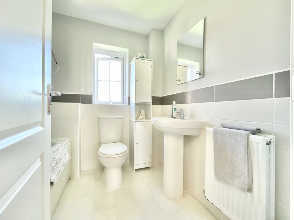 Yarnfield Parkway, Yarnfield, ST15