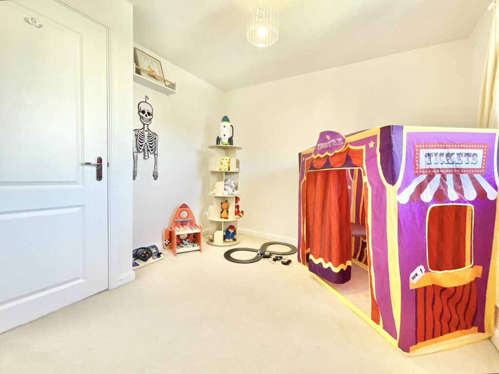 Yarnfield Parkway, Yarnfield, ST15