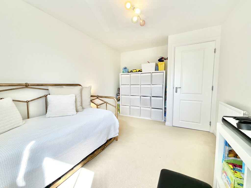 Yarnfield Parkway, Yarnfield, ST15