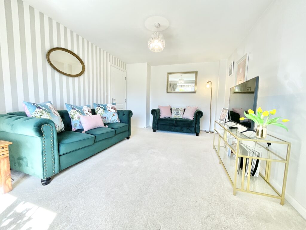 Yarnfield Parkway, Yarnfield, ST15