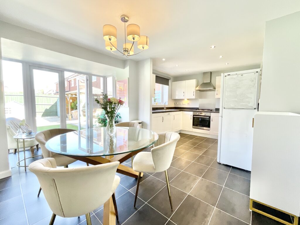 Yarnfield Parkway, Yarnfield, ST15