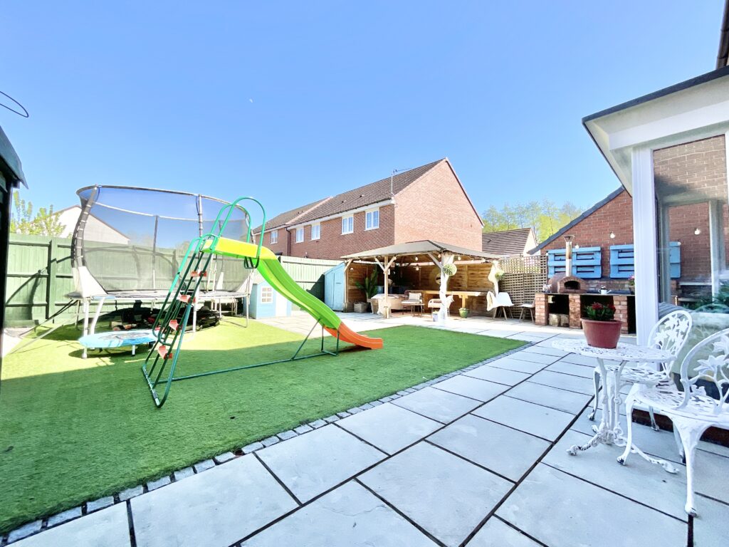 Yarnfield Parkway, Yarnfield, ST15