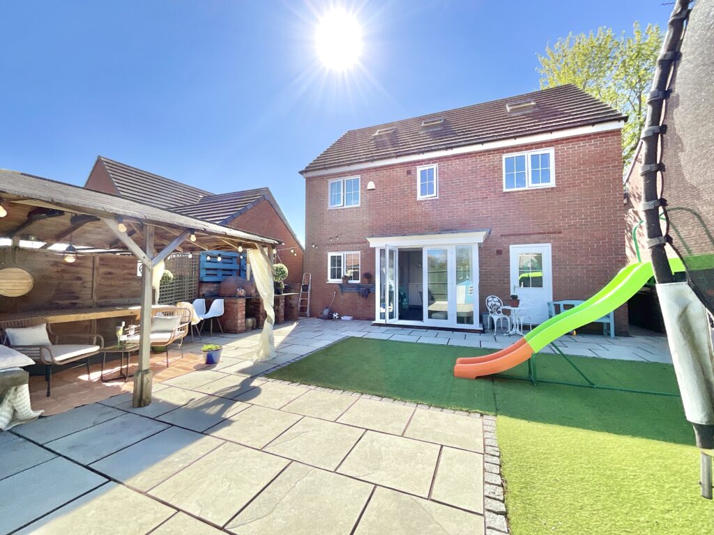 Yarnfield Parkway, Yarnfield, ST15