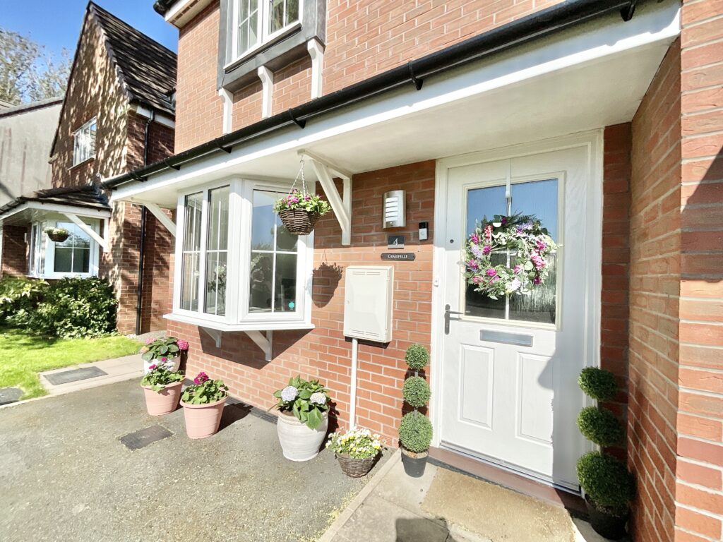 Yarnfield Parkway, Yarnfield, ST15