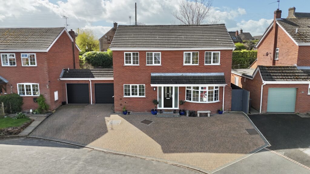 Glen Drive, Alton, ST10