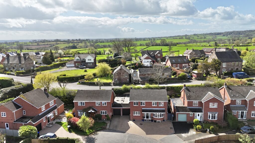 Glen Drive, Alton, ST10