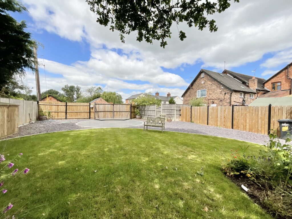 Wrexham Road, Burland, CW5