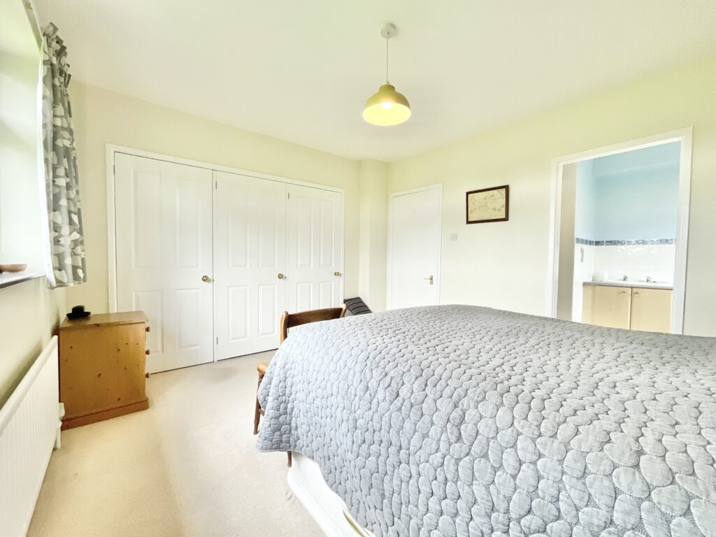 Willowbrook, Derrington, ST18