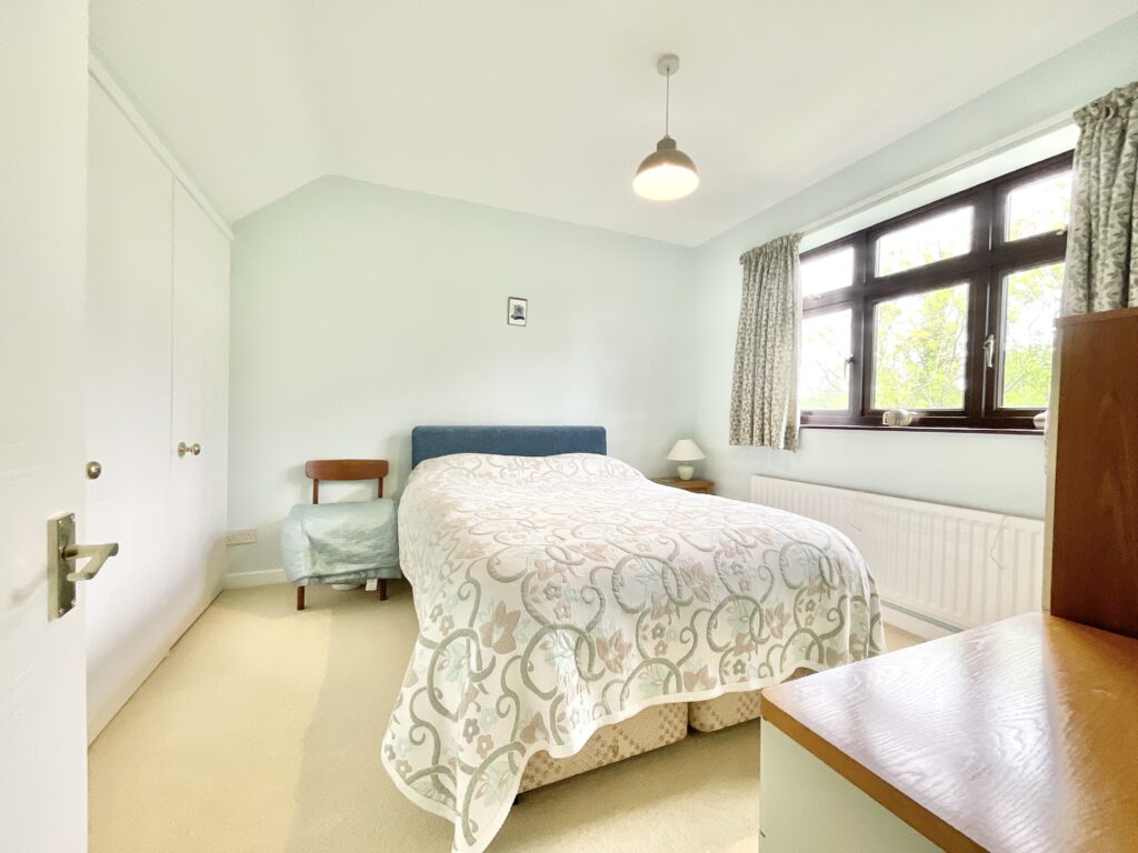 Willowbrook, Derrington, ST18
