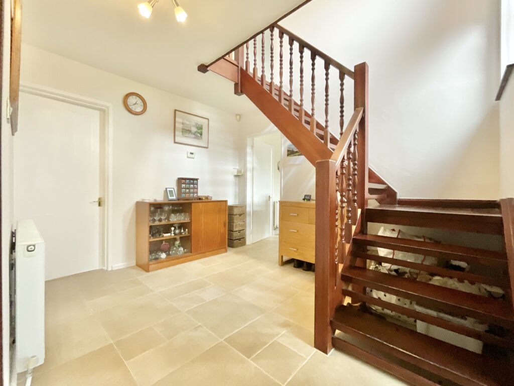 Willowbrook, Derrington, ST18