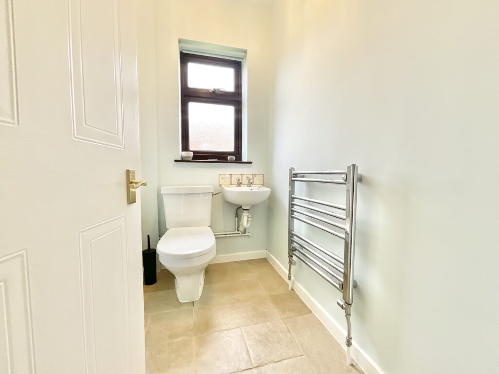 Willowbrook, Derrington, ST18