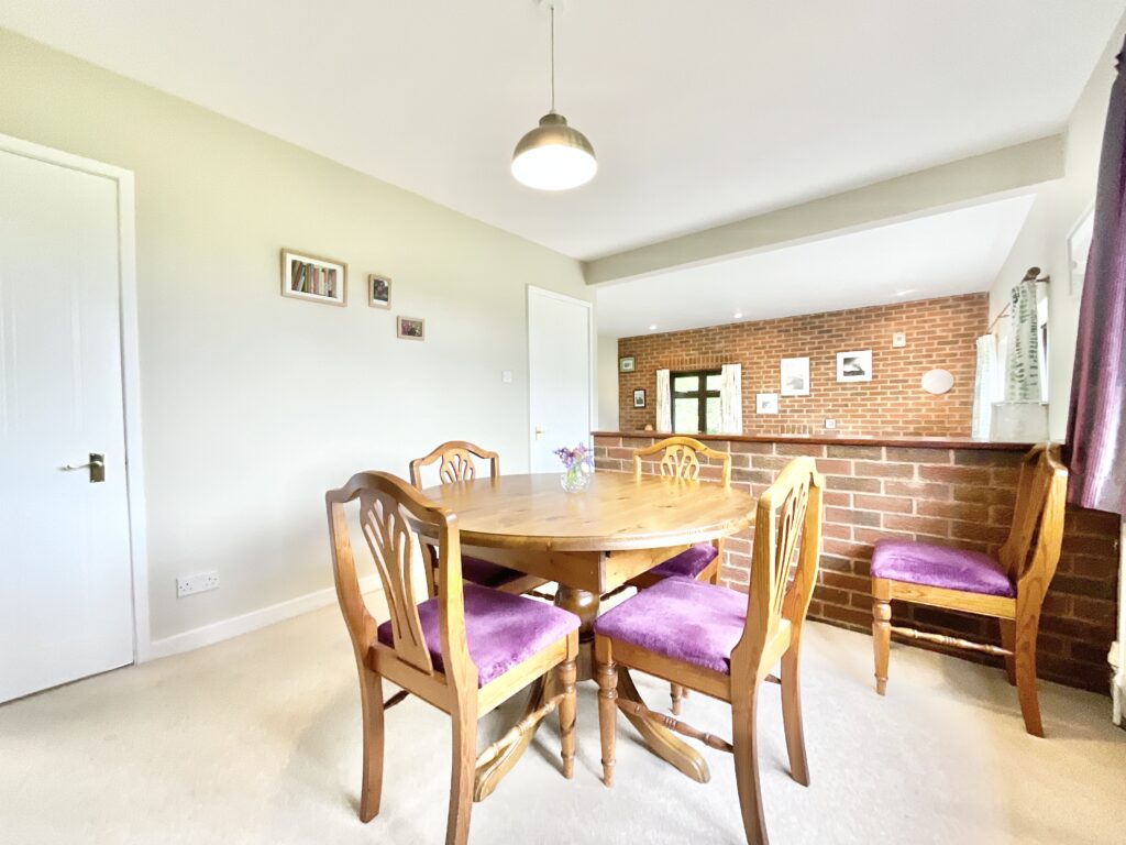Willowbrook, Derrington, ST18