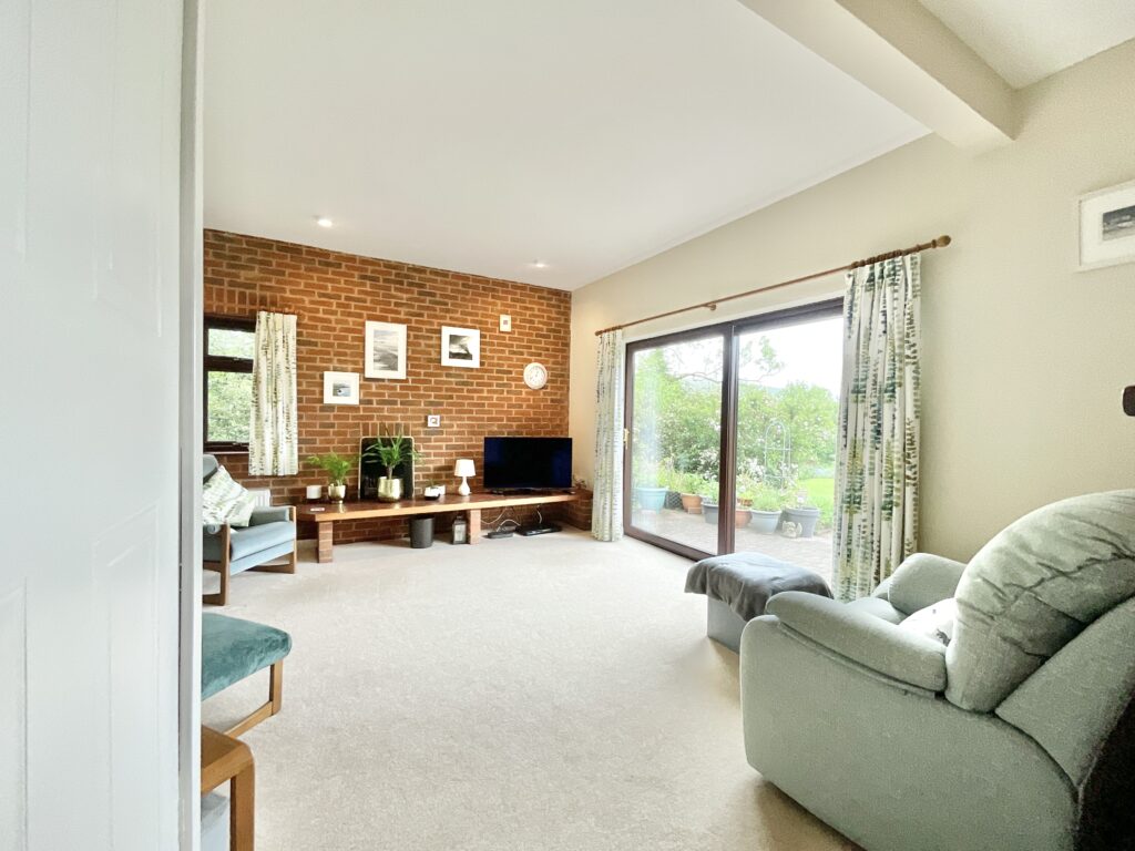 Willowbrook, Derrington, ST18