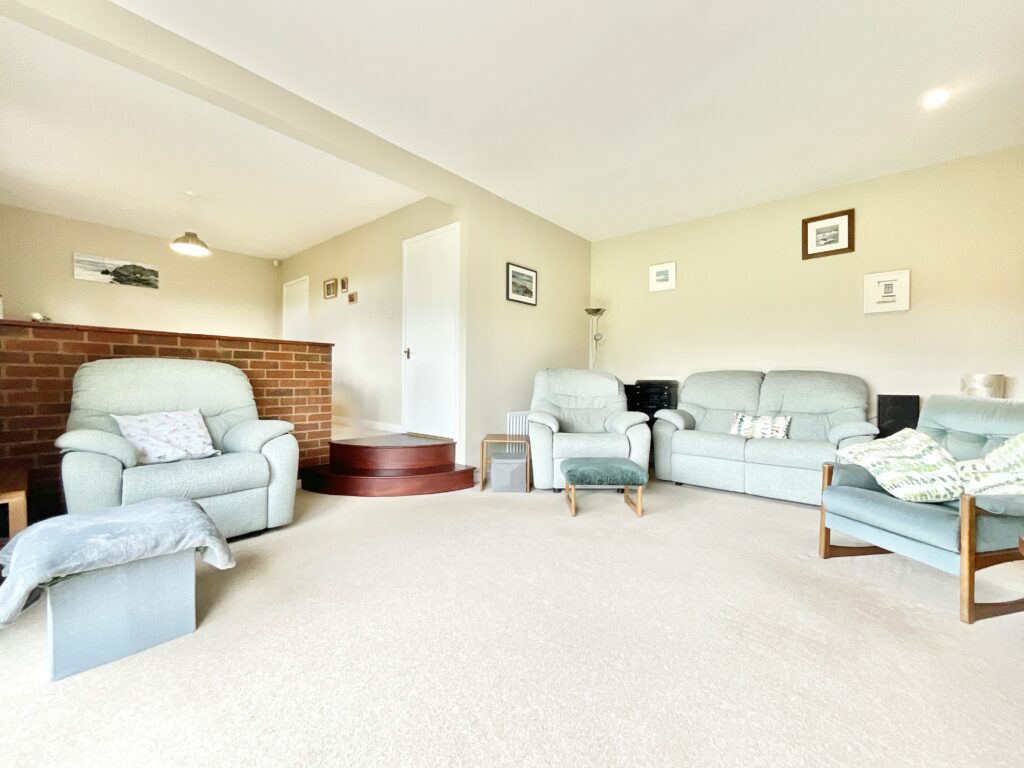 Willowbrook, Derrington, ST18