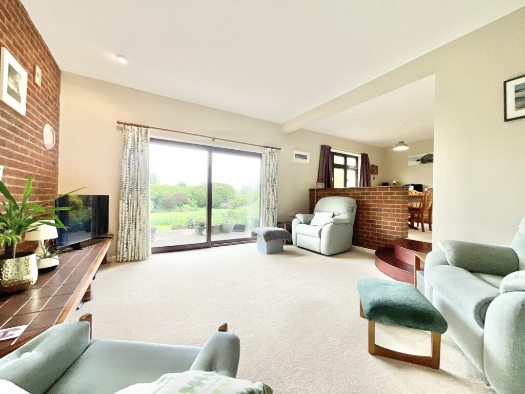 Willowbrook, Derrington, ST18
