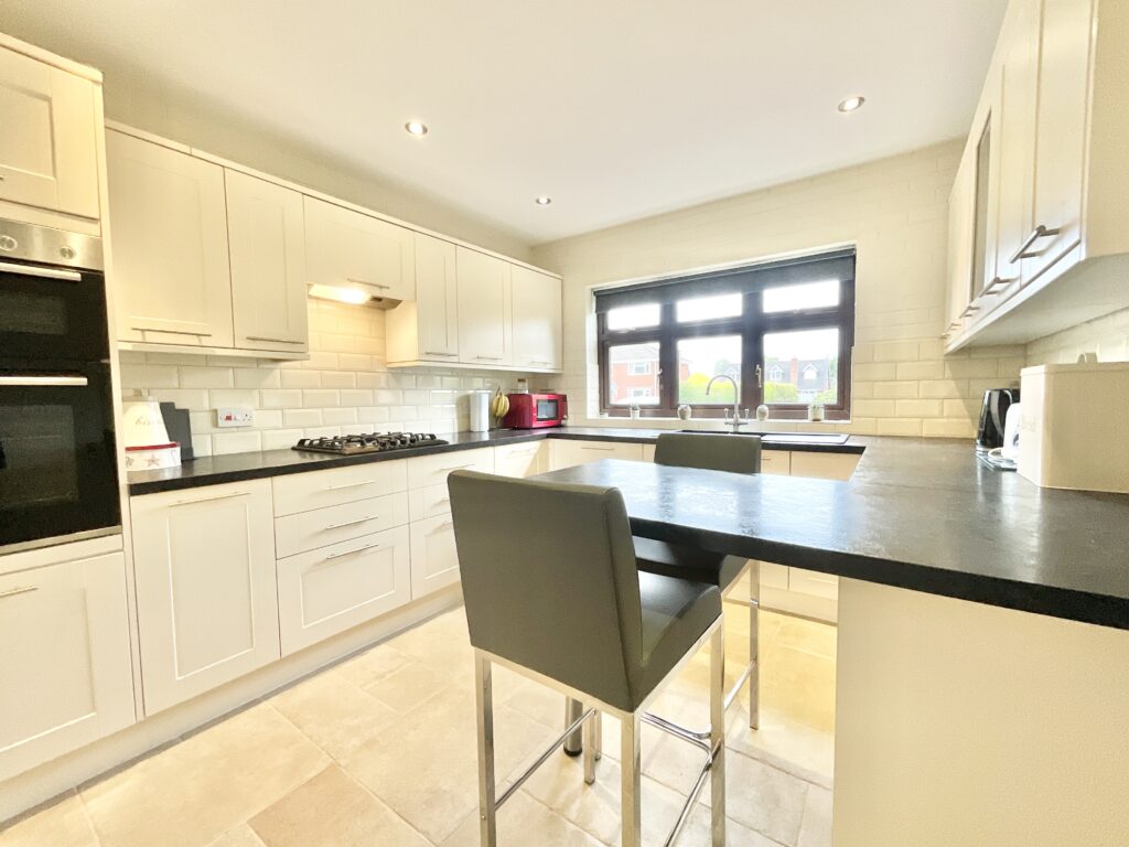 Willowbrook, Derrington, ST18