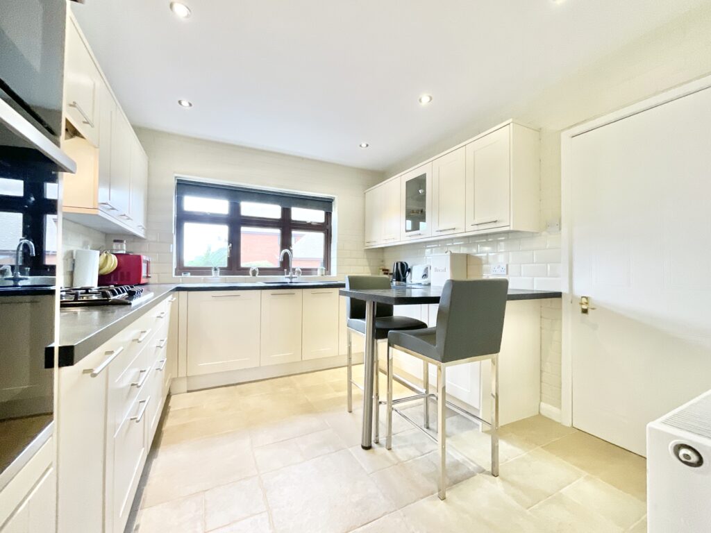 Willowbrook, Derrington, ST18