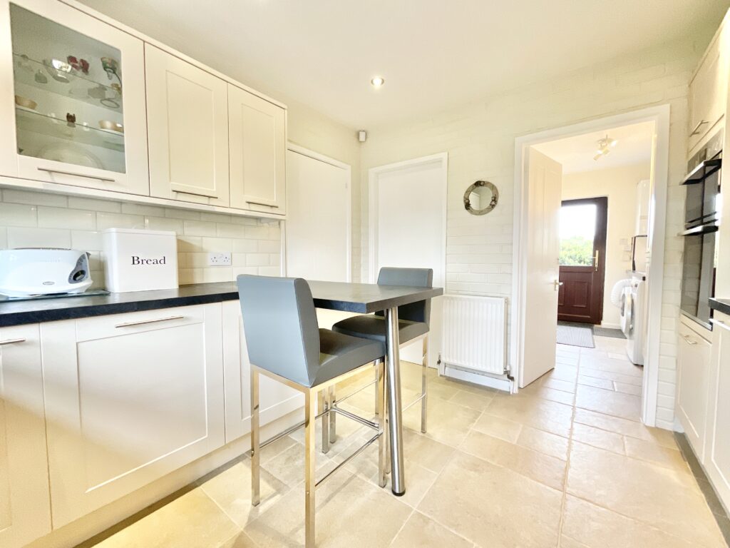 Willowbrook, Derrington, ST18