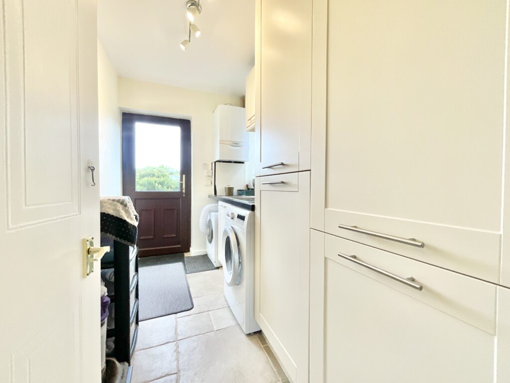 Willowbrook, Derrington, ST18