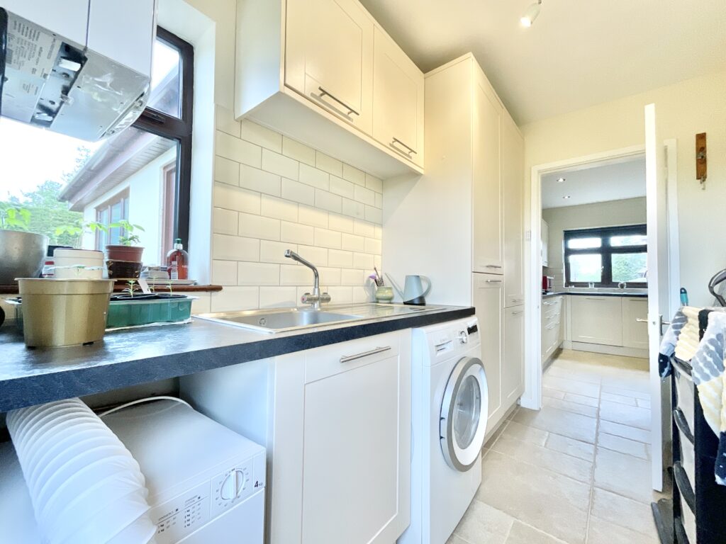 Willowbrook, Derrington, ST18