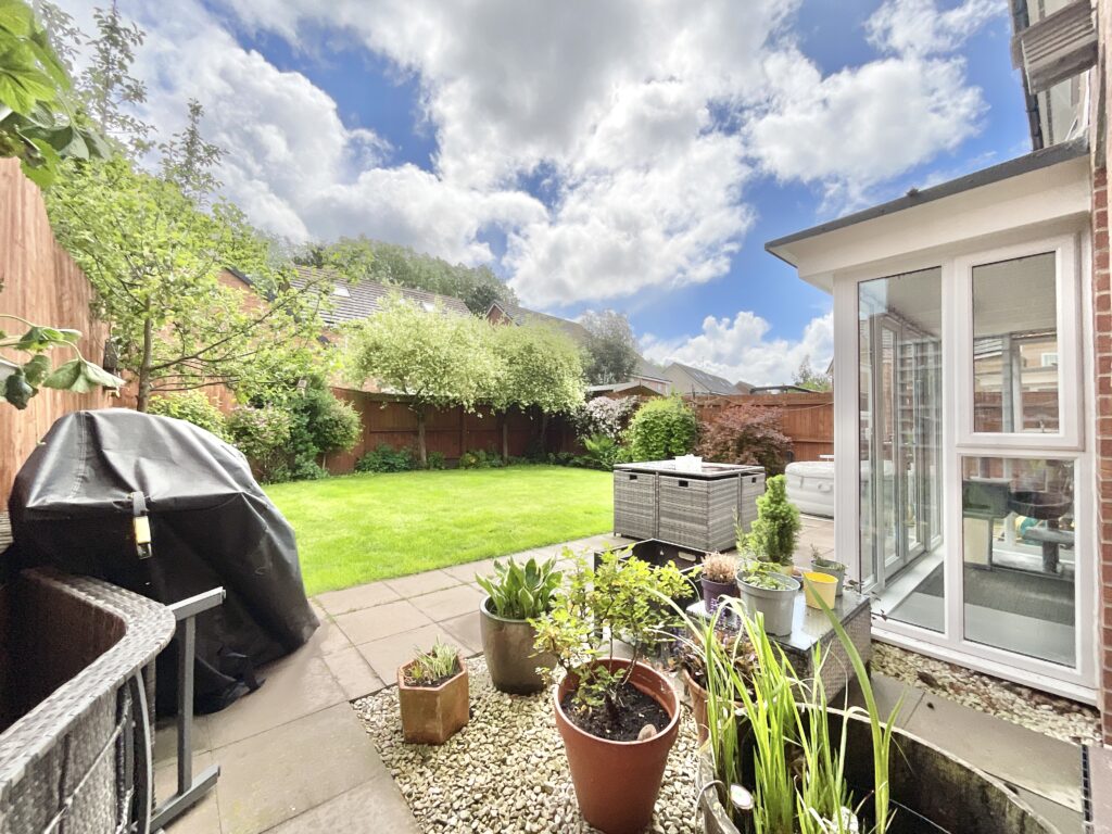Dorney Close, Yarnfield, ST15
