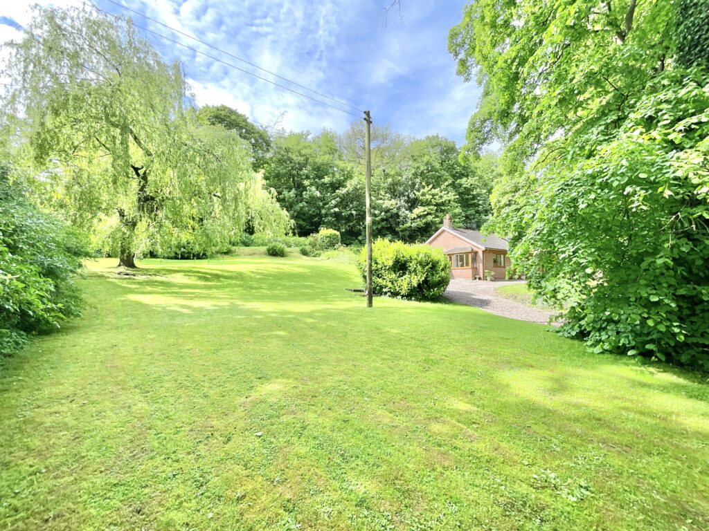 Meaford, Stone, ST15