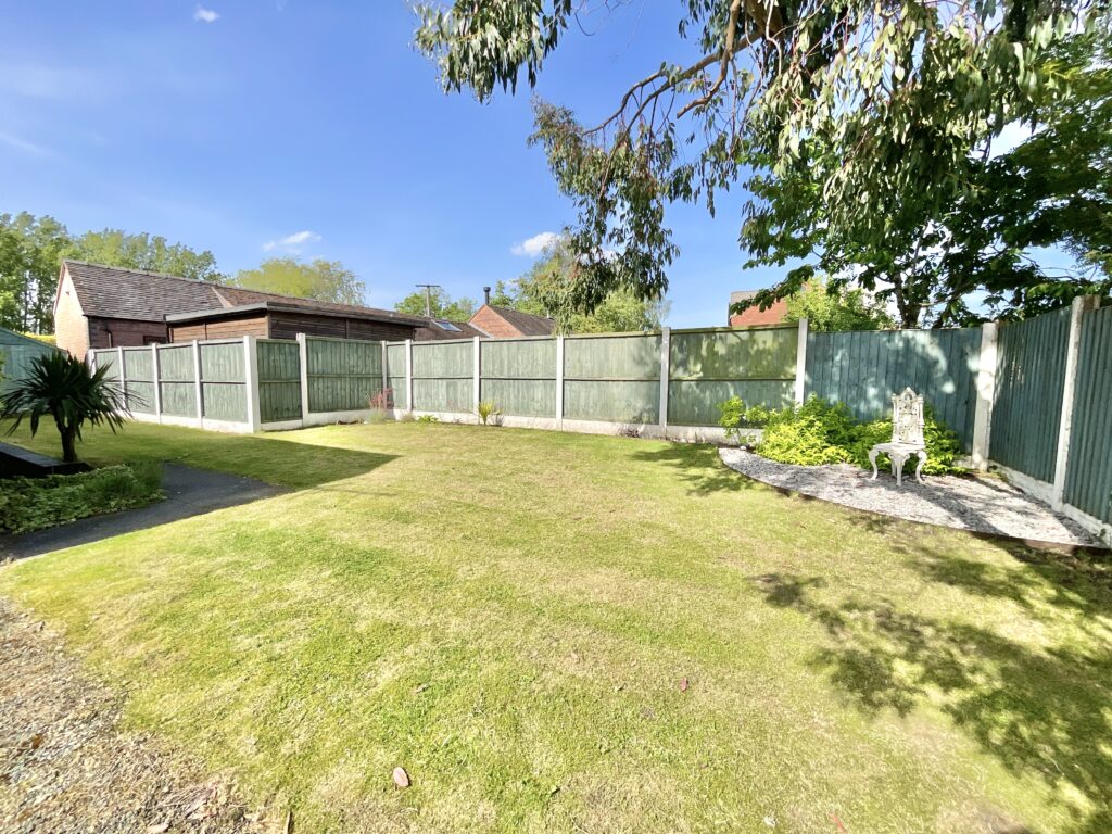 Lakesedge, Stone, ST15