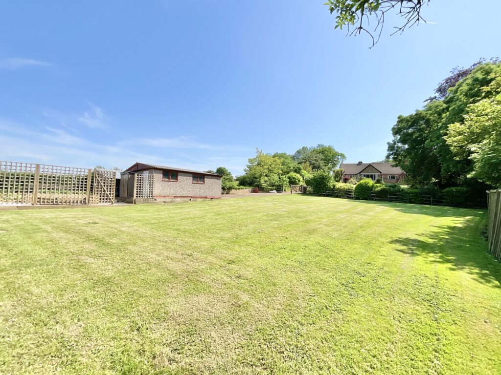 Whitgreave Lane, Whitgreave, ST18