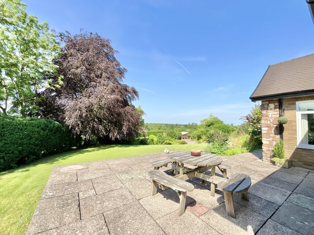 Whitgreave Lane, Whitgreave, ST18