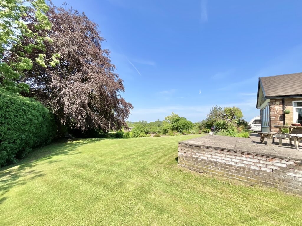 Whitgreave Lane, Whitgreave, ST18