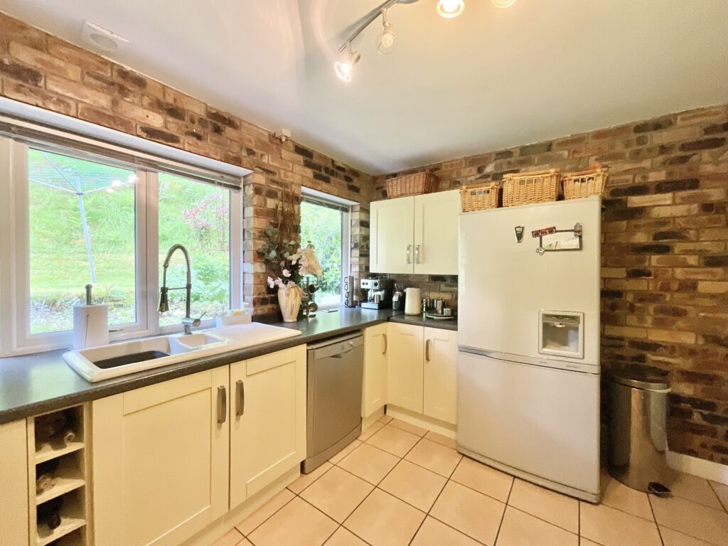 Meaford, Stone, ST15