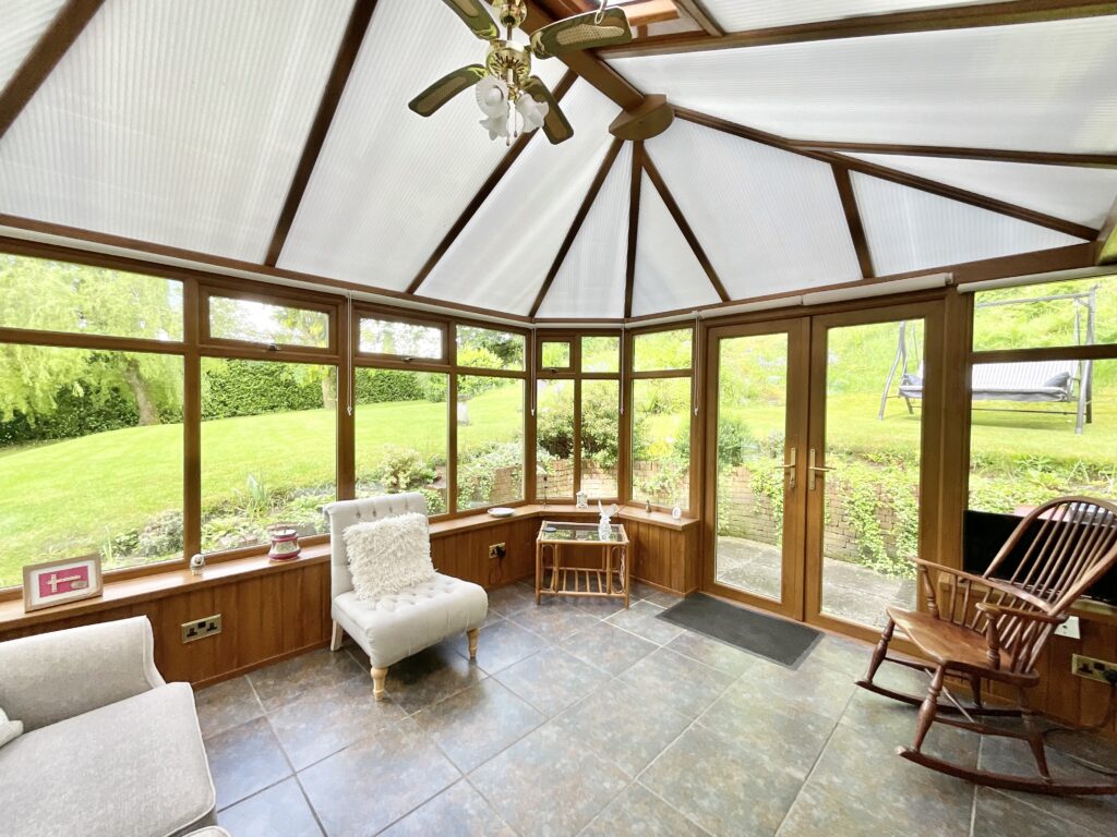 Meaford, Stone, ST15