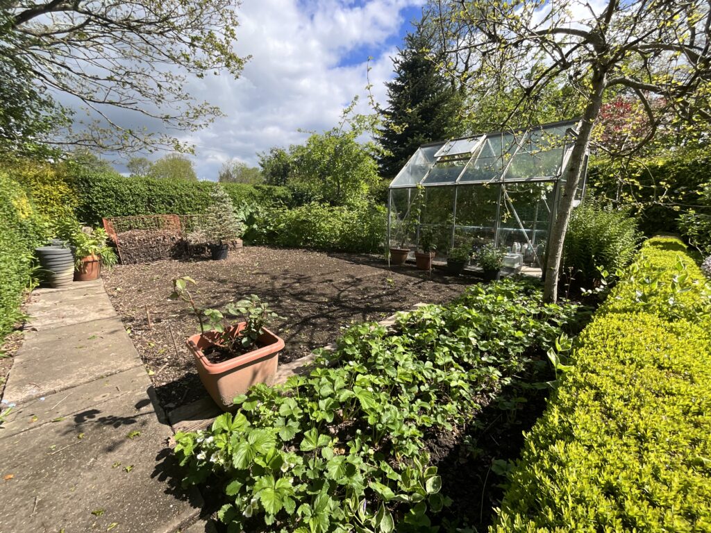 New Close Avenue, Forsbrook, ST11