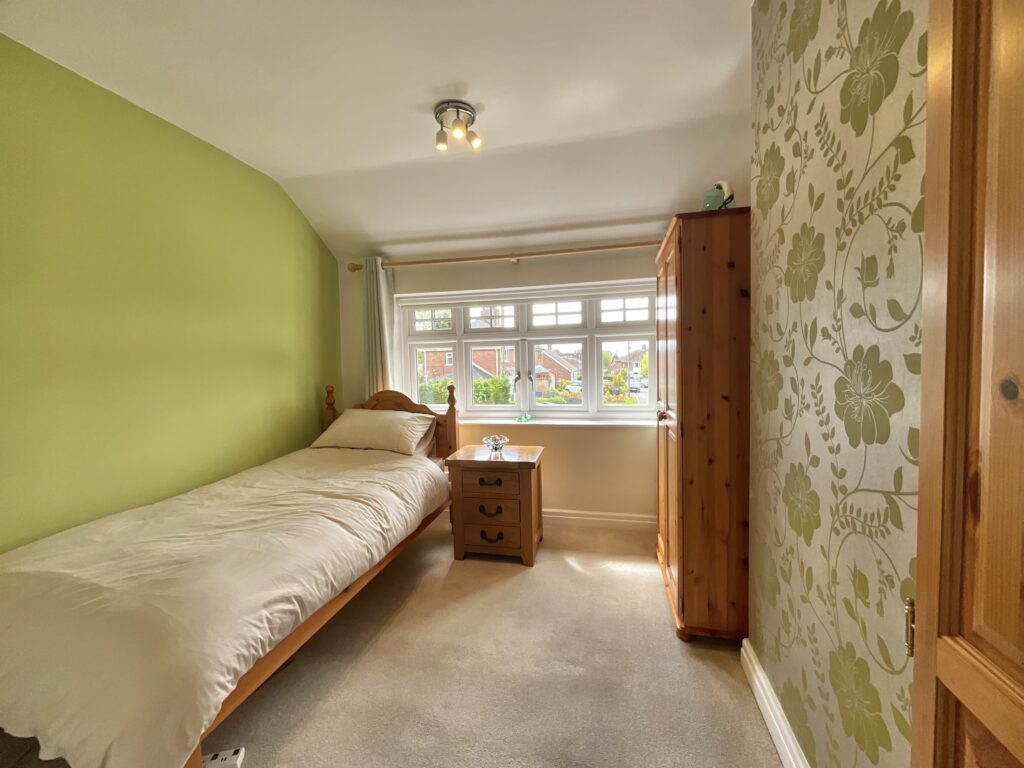 New Close Avenue, Forsbrook, ST11