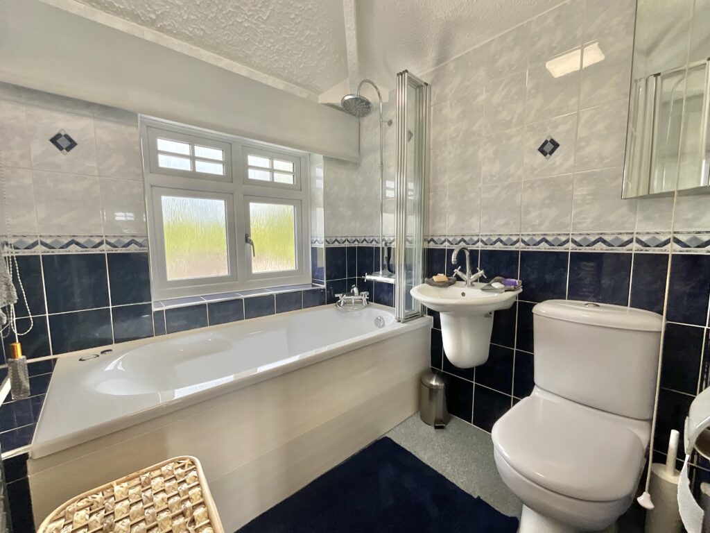 New Close Avenue, Forsbrook, ST11